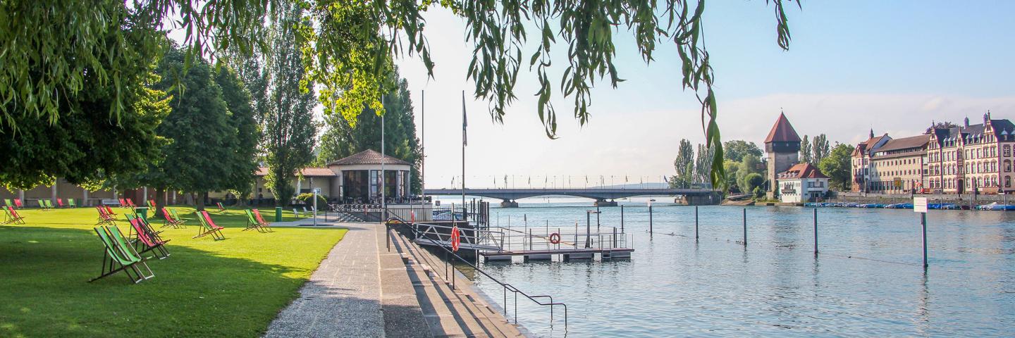 Rheinstrandbad Außenbereich mit Blick auf den Rhein