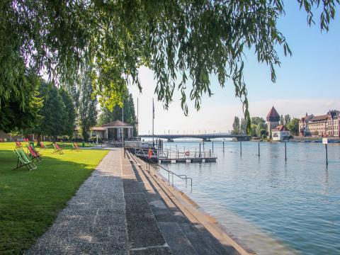 Rheinstrandbad Außenbereich mit Blick auf den Rhein