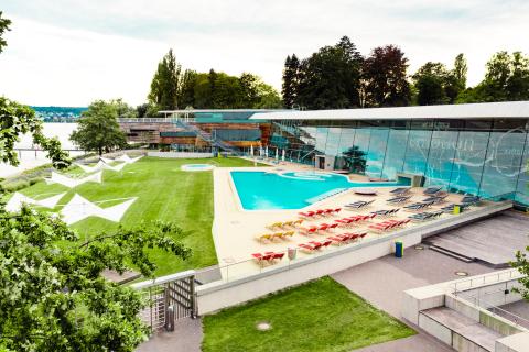 Bodensee-Therme Konstanz aus der Vogelperspektive mit Blick über Außenbecken
